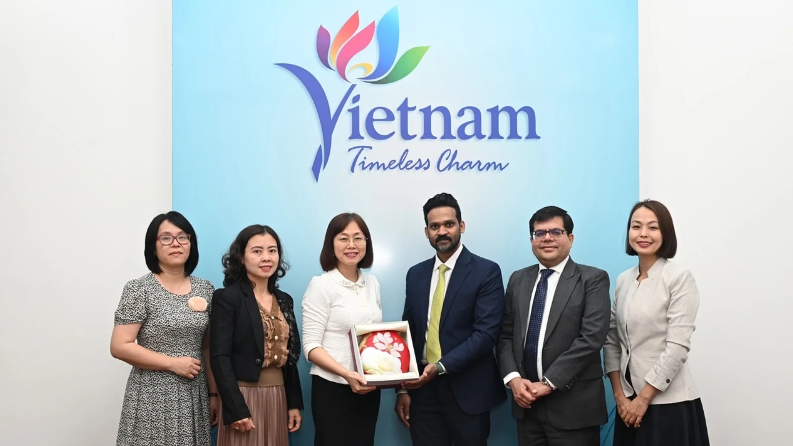 Du lịch Việt Nam tăng trưởng 21,2% năm 2025, hợp tác với VFS Global để quảng bá