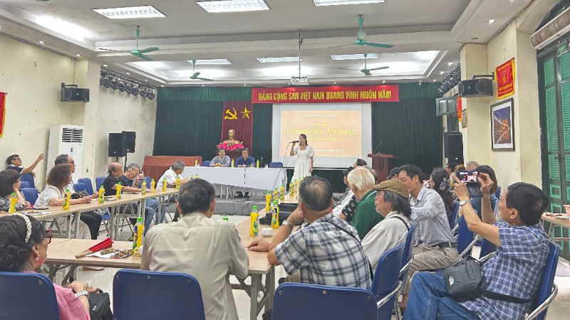 Buổi tọa đàm "Con đường âm nhạc-nhạc sĩ Giáng Son". (Ảnh: CAO HƯƠNG)