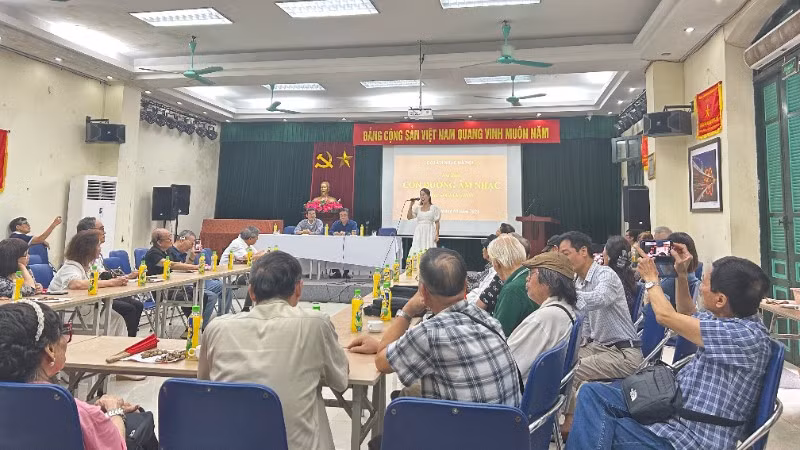 Buổi tọa đàm "Con đường âm nhạc-nhạc sĩ Giáng Son". (Ảnh: CAO HƯƠNG)