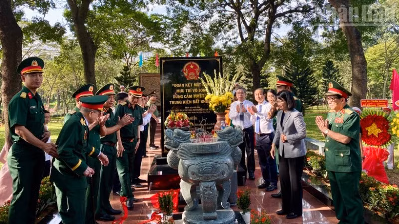 Đại biểu dự lễ khánh thành Bia tưởng niệm cán bộ, chiến sĩ Biệt động Sài Gòn-Gia Định.