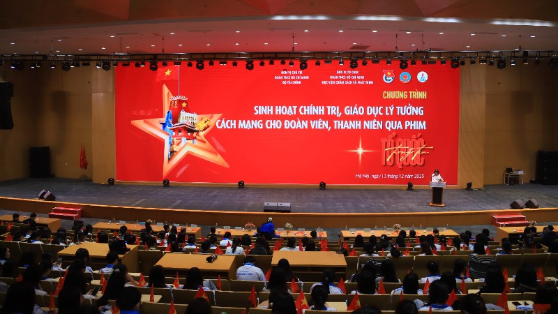 Buổi chiếu “Tổ quốc trong tim: The Concert Film” tại Học viện Chính sách và Phát triển 