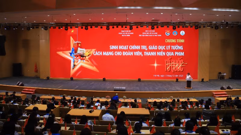 Buổi chiếu “Tổ quốc trong tim: The Concert Film” tại Học viện Chính sách và Phát triển 