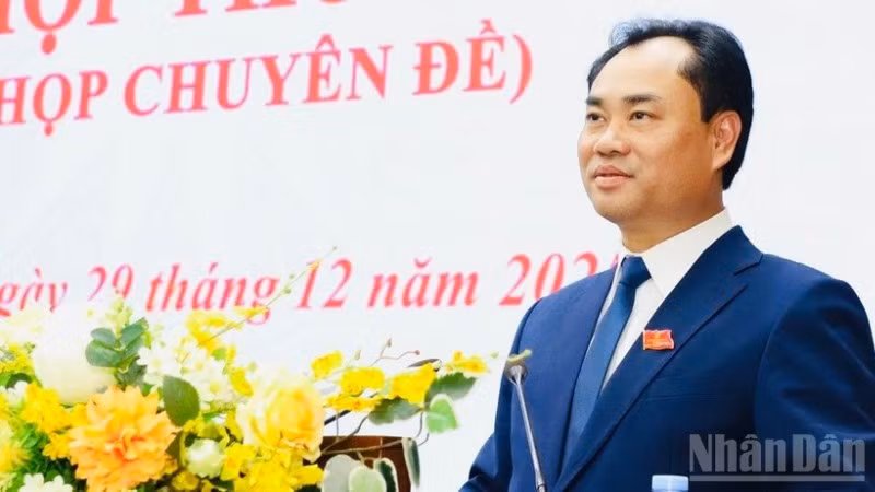 Bí thư Tỉnh ủy Trịnh Việt Hùng phát biểu tại Kỳ họp. (Ảnh: THANH SƠN)