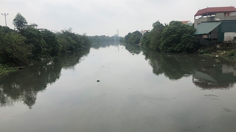 Chất lượng nước trên hệ thống thủy lợi Bắc Hưng Hải chảy qua địa bàn xã Nghĩa Trụ, huyện Văn Giang (Hưng Yên) đã được cải thiện. (Ảnh: HOÀNG HÙNG)