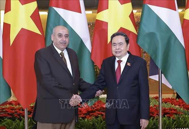 Chủ tịch Quốc hội Trần Thanh Mẫn và Chủ tịch Hạ viện Vương quốc Hashemite Jordan Mazen Turki El Qadi. (Ảnh: DOÃN TẤN/TTXVN)