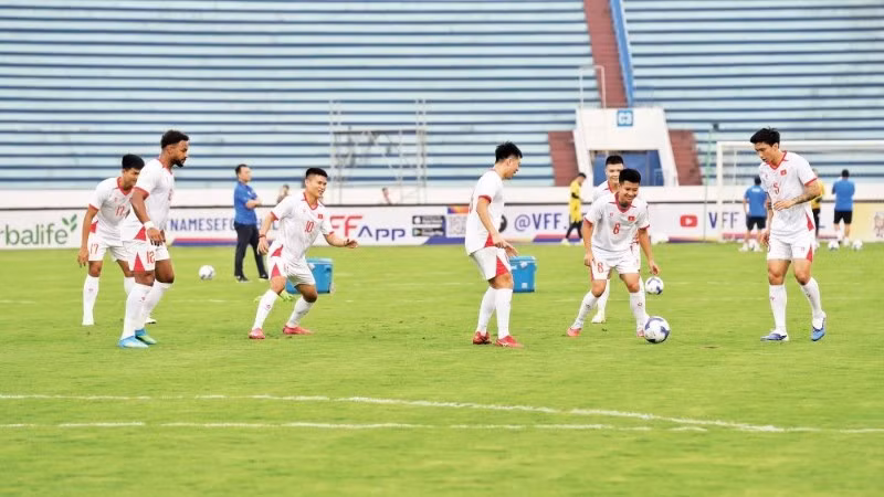 Các cầu thủ Đội tuyển Việt Nam tập luyện trước trận đấu với Đội tuyển Malaysia. (Ảnh: TTXVN)