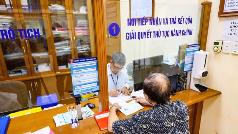 Đơn giản hóa thủ tục hành chính dựa trên dữ liệu sẽ giảm thời gian thực hiện thủ tục hành chính. (Ảnh: H.N)