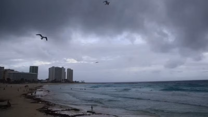 Hàng loạt bãi biển của Mỹ đóng cửa để phòng ngừa bão Erin. (Nguồn: NDTV)