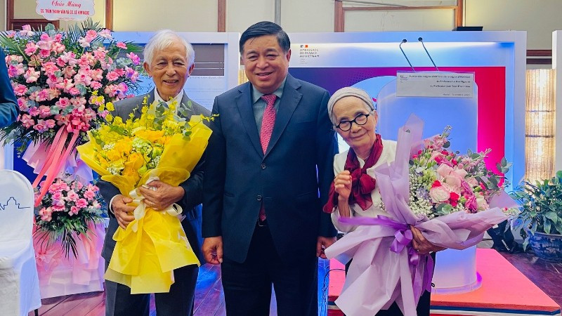 Phó Thủ tướng Chính phủ Nguyễn Chí Dũng và vợ chồng Giáo sư Jean Trần Thanh Vân và Lê Kim Ngọc.