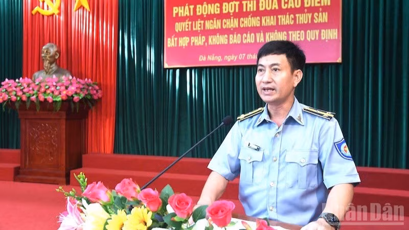 Đồng chí Vũ Thành Long, Phó Chủ tịch Thường trực Hội đồng Thi đua-Khen thưởng Chi đội Kiểm ngư số 3 phát biểu tại buổi lễ. (Ảnh: TIẾN DŨNG)