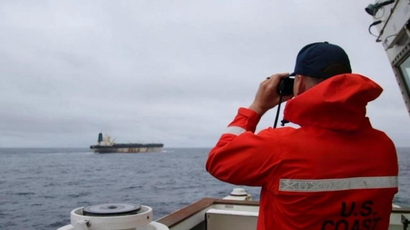 Lực lượng của Mỹ theo dõi tàu Marinera. (Ảnh: Bộ Tư lệnh châu Âu của Mỹ)