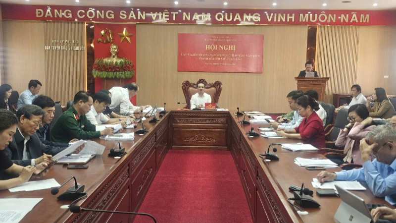 Các đại biểu tham dự hội nghị.