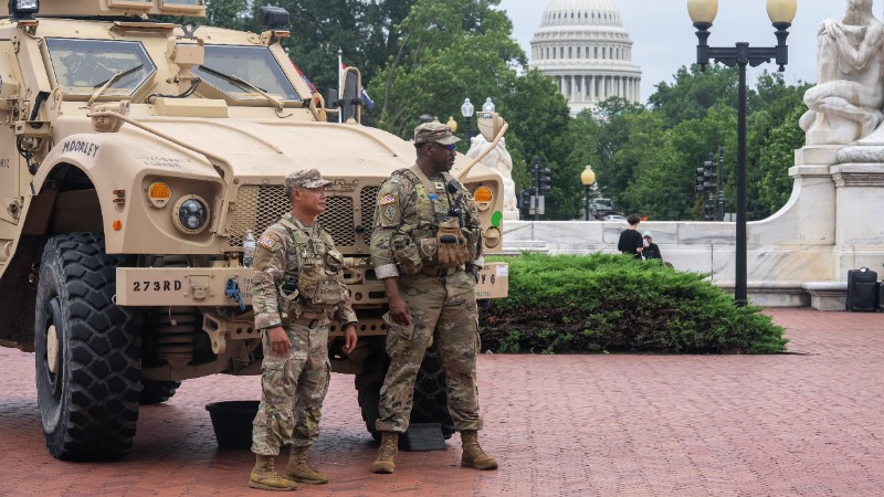 Lực lượng Vệ binh Quốc gia Mỹ tuần tra tại Washington, D.C., ngày 19/8/2025. (Ảnh: THX/TTXVN)