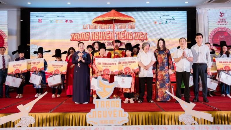 Với sứ mệnh “Cõng công nghệ về làng-gieo chữ khai trí”, Trạng Nguyên Education đã đưa tri thức và cơ hội học tập đến hàng triệu học sinh.