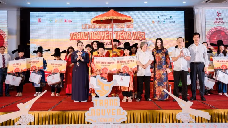 Với sứ mệnh “Cõng công nghệ về làng-gieo chữ khai trí”, Trạng Nguyên Education đã đưa tri thức và cơ hội học tập đến hàng triệu học sinh.