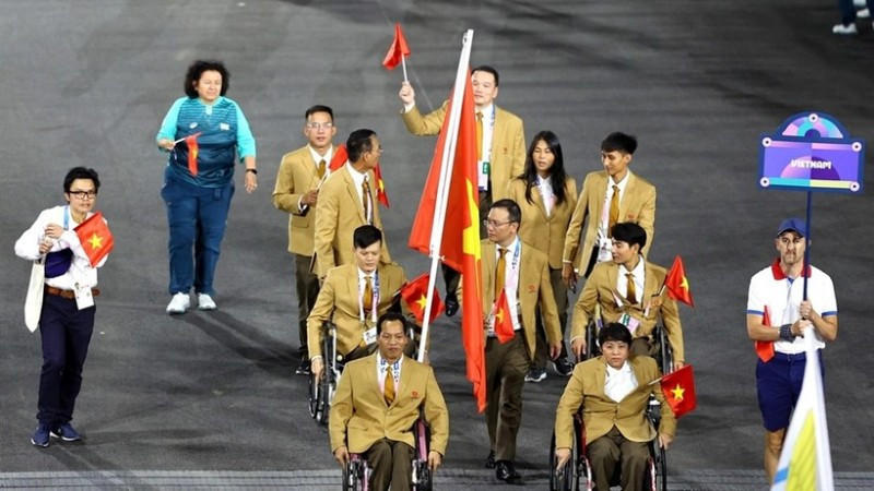 Đoàn thể thao người khuyết tật Việt Nam diễu hành tại Lễ khai mạc Paralympic Paris 2024. (Ảnh: tdtt.gov.vn) 