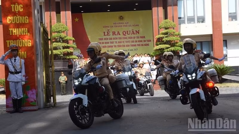 Công an thành phố Đà Nẵng ra quân đợt cao điểm sáng ngày 1/8.