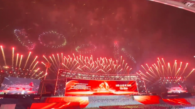 Mãn nhãn với màn bắn pháo hoa tổng duyệt chương trình chào mừng Đại hội XIV của Đảng