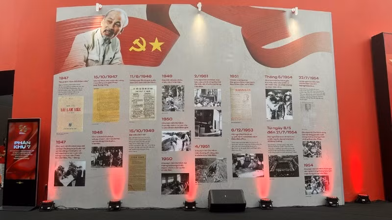 Không gian giới thiệu thông tin của Chủ tịch Hồ Chí Minh và các Tổng Bí thư của Đảng. 