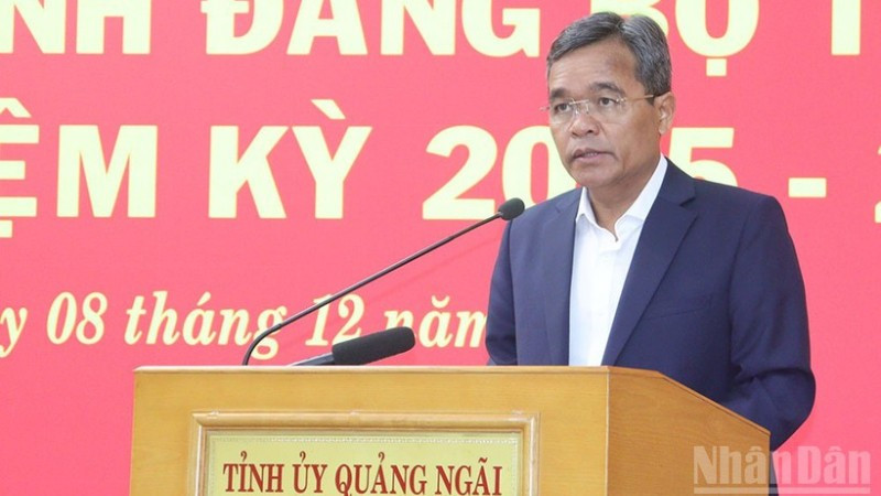 Đồng chí Hồ Văn Niên, Ủy viên Trung ương Đảng, Bí thư Tỉnh ủy Quảng Ngãi phát biểu khai mạc hội nghị.