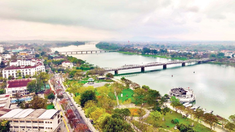 Quang cảnh thành phố Huế. (Ảnh VŨ SINH)