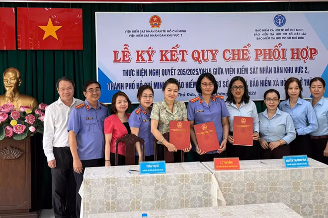 Bảo hiểm xã hội Thành phố Hồ Chí Minh tăng cường phối hợp các Viện kiểm sát nhân dân khu vực trên địa bàn thành phố chế tài, khắc phục tình trạng chậm đóng bảo hiểm xã hội. (Ảnh: VÕ LÊ)