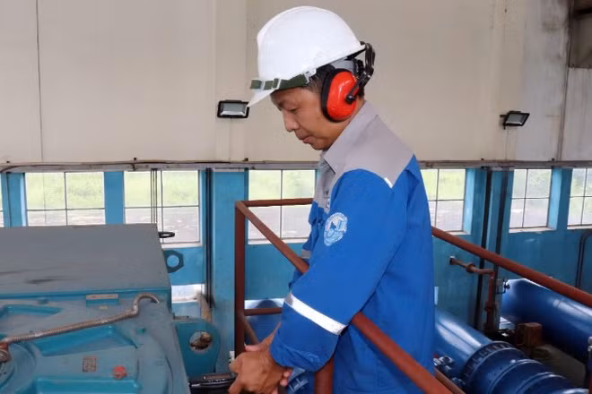 Cắt nước tại Nhà máy nước Tân Hiệp để bảo trì, bảo dưỡng trang thiết bị của nhà máy và trạm bơm nước thô Hòa Phú. (Ảnh: QUÝ HIỀN)