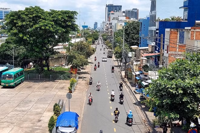 Dự án mở rộng đường Tôn Thất Thuyết sẽ giúp cải thiện bộ mặt đô thị và hạ tầng ven kênh Tẻ (Ảnh: QUÝ HIỀN)