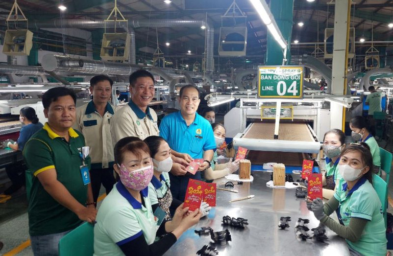 Người lao động ở Đồng Nai phấn khởi trở lại làm việc sau đợt nghỉ Tết Nguyên đán.