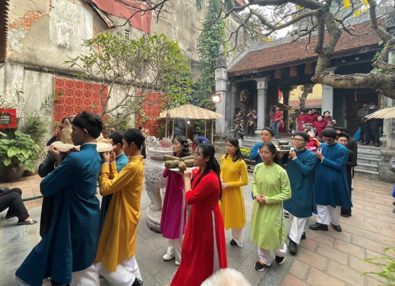 Lễ hội ở Đình Kim Ngân, phố Hàng Bạc (quận Hoàn Kiếm). (Ảnh: DUY LINH)