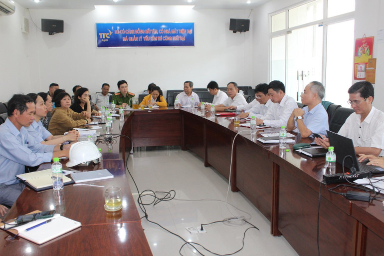 Sở Tài nguyên và Môi trường tỉnh Ninh Thuận cùng chính quyền địa phương và đại diện các hộ dân Khu phố 8 cùng nhà máy đường Phan Rang, thống nhất các biện pháp khắc phục sự cố môi trường tại buổi làm việc ngày 6/3/2023. Sở Tài nguyên và Môi trường tỉnh Ninh Thuận cùng chính quyền địa phương và đại diện các hộ dân Khu phố 8 cùng nhà máy đường Phan Rang, thống nhất các biện pháp khắc phục sự cố môi trường tại buổi làm việc ngày 6/3/2023.