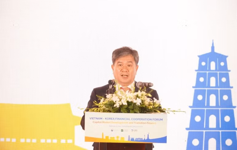 Ông Lee Hang Yong, Chủ tịch Ủy ban Hợp tác Tài chính quốc tế Hàn Quốc phát biểu tại Diễn đàn.