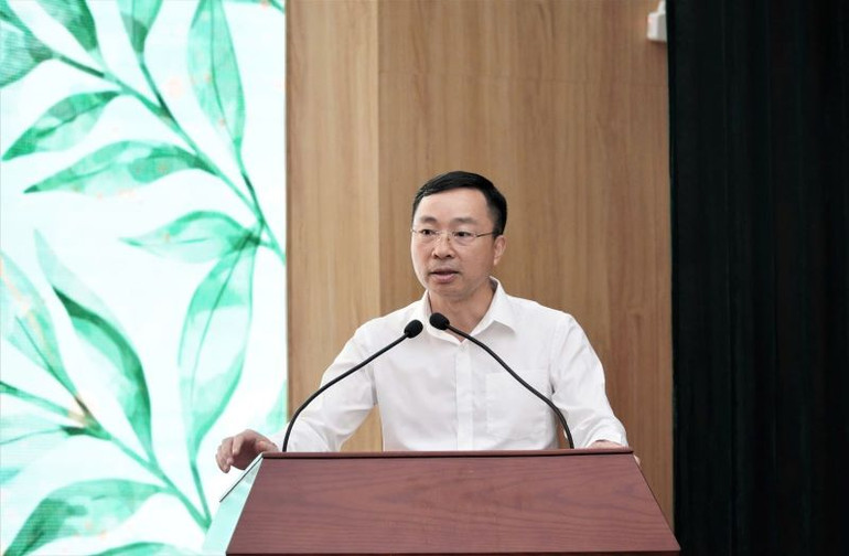 Đồng chí Nguyễn Trọng Thành – Phó Bí thư Đảng ủy Cơ quan Ủy ban Chứng khoán Nhà nước phát biểu chúc mừng các nữ công chức, viên chức, người lao động Ủy ban Chứng khoán Nhà nước.