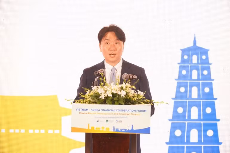 Ông Lee Hyung Ju, Ủy viên thường trực Ủy ban Giám sát Tài chính Hàn Quốc (FSC) phát biểu tại Diễn đàn.