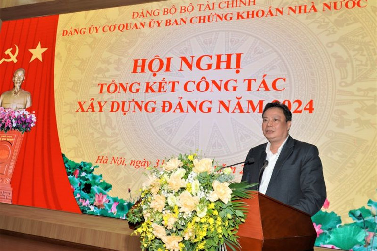 Đồng chí Đỗ Văn Trường - Phó Bí thư Đảng ủy Bộ Tài chính phát biểu chỉ đạo hội nghị Đồng chí Đỗ Văn Trường - Phó Bí thư Đảng ủy Bộ Tài chính phát biểu chỉ đạo hội nghị