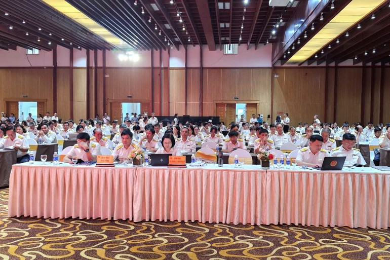 Đại diện lãnh đạo các đơn vị ngành Thuế tham dự hội nghị Đại diện lãnh đạo các đơn vị ngành Thuế tham dự hội nghị