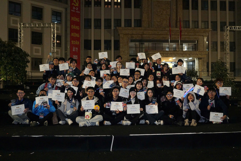 Các tình nguyện viên của chương trình được cấp giấy chứng nhận. Các tình nguyện viên của chương trình được cấp giấy chứng nhận.