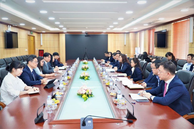 Quang cảnh buổi làm việc