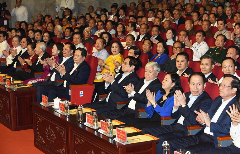 Thủ tướng Phạm Minh Chính và các đại biểu dự Chương trình "Cả nước chung tay vì người nghèo" năm 2022.