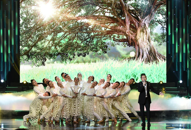 Chương trình nghệ thuật mang tên Khát vọng mở đầu cho buổi lễ.