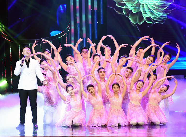 Tiết mục nghệ thuật "Và hoa sẽ nở".