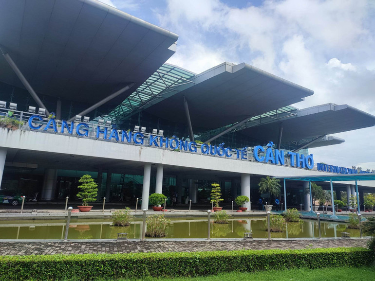 Cảnh hàng không quốc tế Cần Thơ được xây dựng khang trang hiện đại. (Ảnh: GIANG KHÔI) Cảnh hàng không quốc tế Cần Thơ được xây dựng khang trang hiện đại. (Ảnh: GIANG KHÔI)