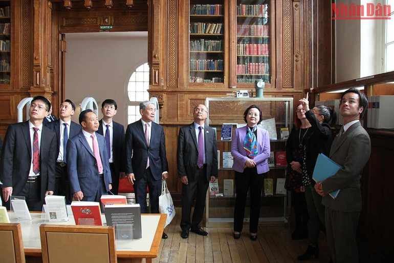 Đoàn Bộ Nội vụ thăm các cơ sở nghiên cứu và đào tạo của INSP. (Ảnh: Khải Hoàn)