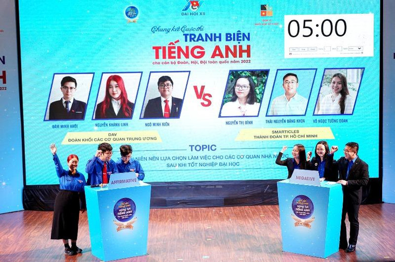 Cuộc thi lượt thứ nhất giữa 2 đội DAV đến từ Đoàn khối các cơ quan Trung ương và đội SMARTICLES đến từ Thành đoàn Thành phố Hồ Chí Minh.