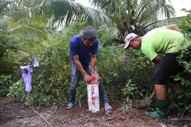Chủ đầu tư triển khai công tác cắm ranh, mốc tại các khu vực dự án Vành đai 3 đi qua địa bàn thành phố Thủ Đức, Thành phố Hồ Chí Minh.