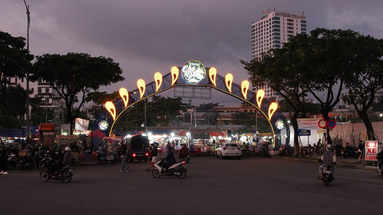 Chợ đêm Sơn Trà nhộn nhịp hơn.