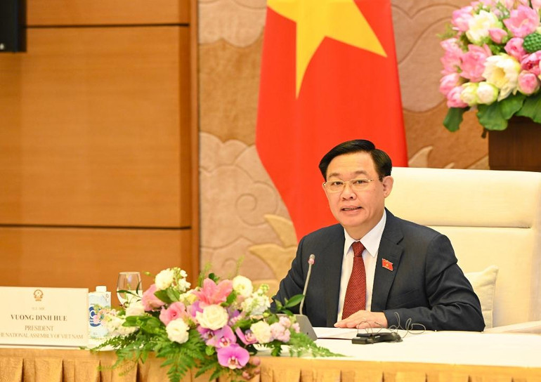 Chủ tịch Quốc hội Vương Đình Huệ phát biểu tại buổi tiếp.