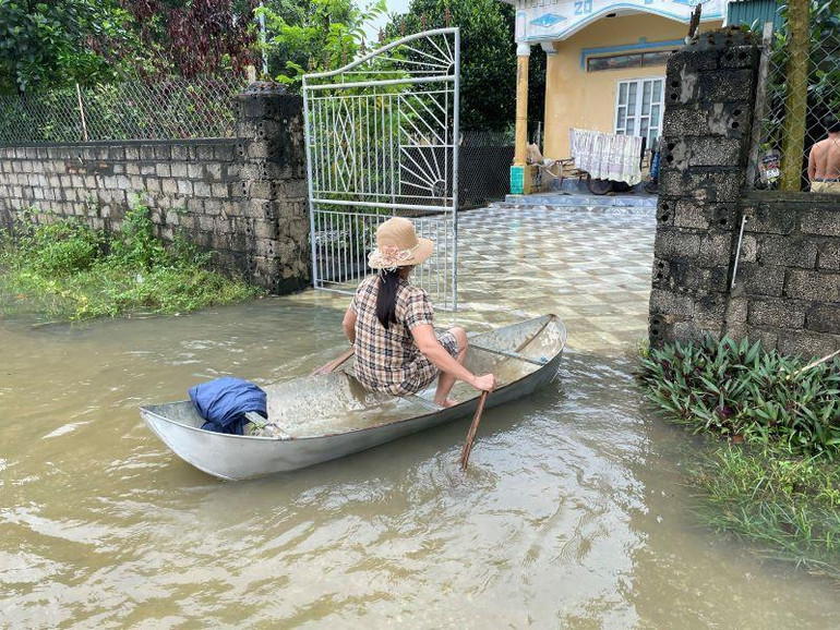 Nước xâm nhập vào nhà dân ở xã Tượng Sơn, huyện Nông Cống.