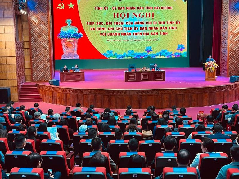 Hội nghị tiếp xúc, đối thoại với cộng đồng doanh nhân tỉnh Hải Dương.