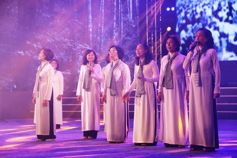 Câu lạc bộ truyền thống Thành đoàn biểu diễn trong chương trình.